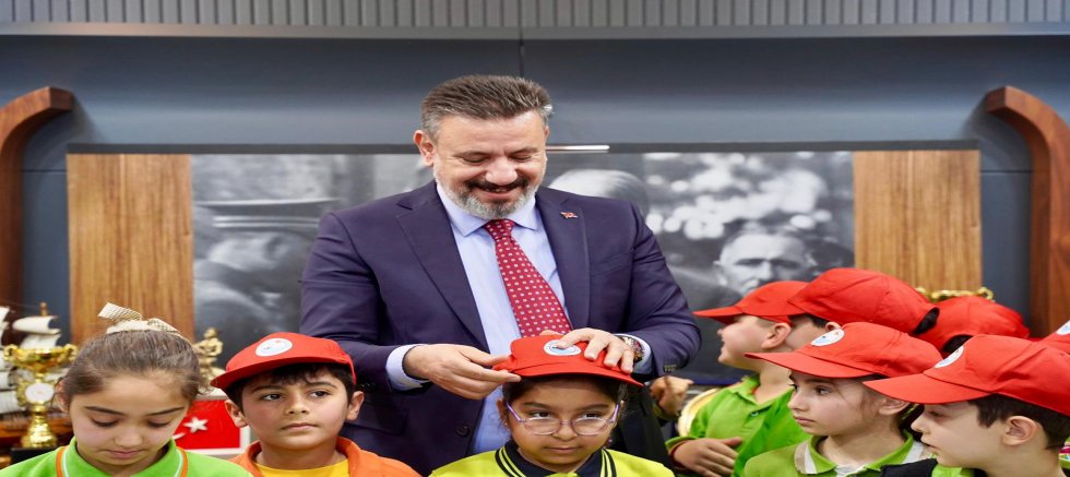 BAŞKAN SAMİ ÜSTÜN'E NARDÜZÜLÜ MİNİKLERDEN ZİYARET