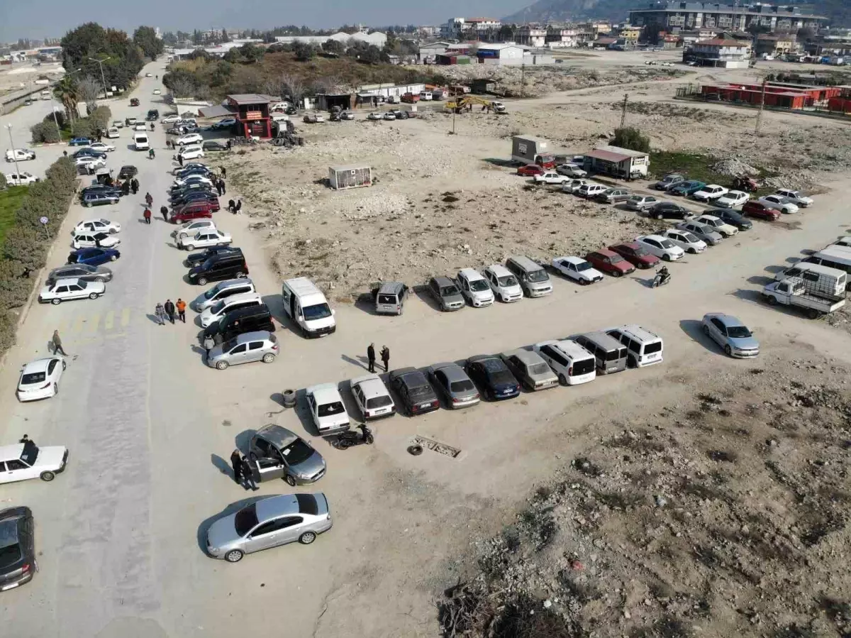 Suriyeliler, Ramazan Bayramı'nı Ülkelerinde Geçirmek İçin Araçlarını Satıyor