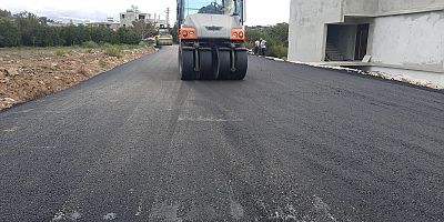 DEFNE ÜZENGİLİ’DE ASFALT SERİMİ TAMAMLANDI